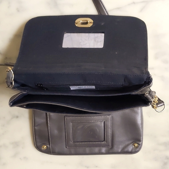 Woman's Crossbody bag with three layers, pockets and mirror. - Picture 4 of 7